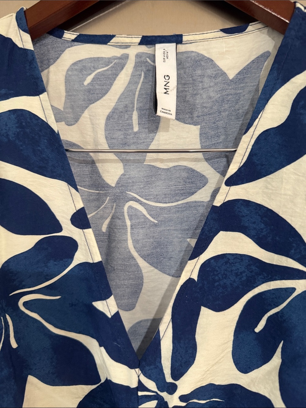 MANGO Blue & White Floral Midi Dress | Tropical Print V-Neck | Size 6 - Picture 3 of 5